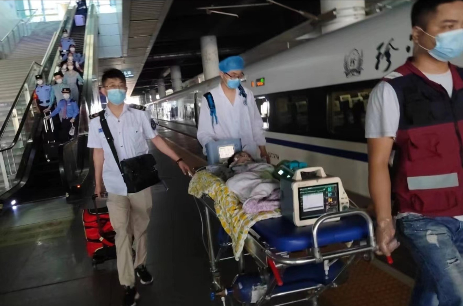 克东县高铁转运公司